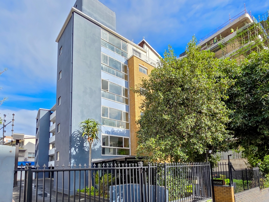 2 Bedroom Property for Sale in Sea Point Western Cape